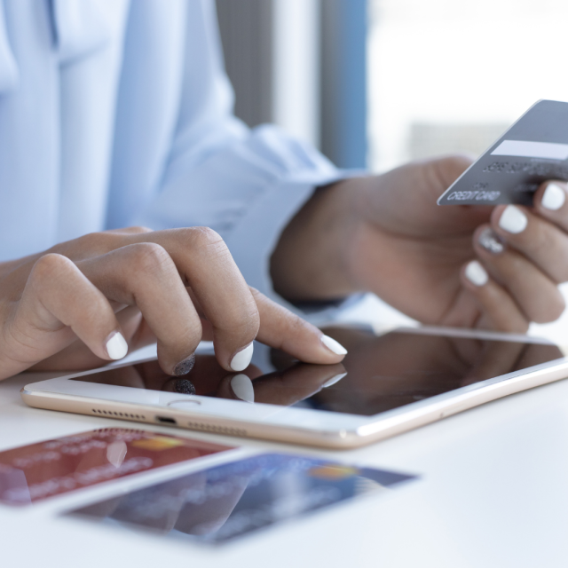 Analysts review 2025 consumer credit card trends