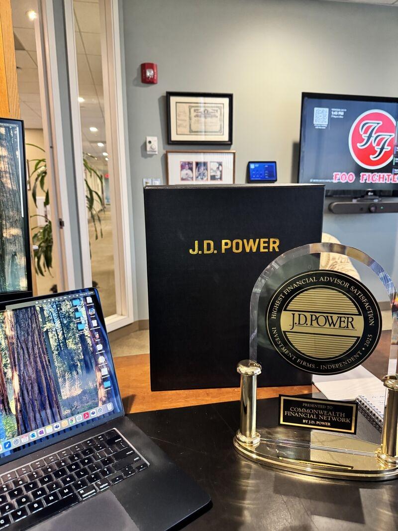 Commonwealth Financial Network J.D. Power Trophy