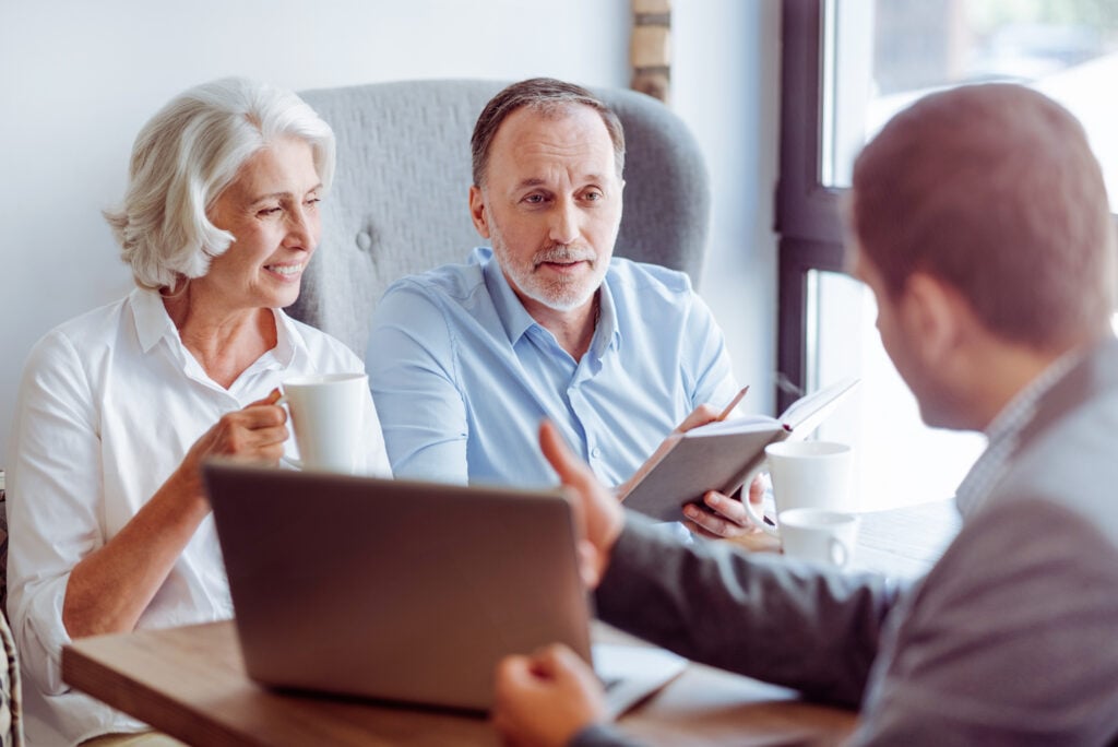 Financially Stressed Canadians Expect Banks to Provide Guidance but Turn to AI for Advice, JD Power Finds